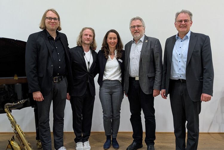 2_PXL_20260417_185113625_1